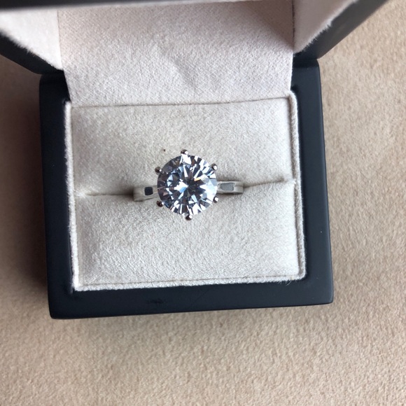 COPY - Best Valentines Gift ever, Size 8, Engagem… - Picture 1 of 8